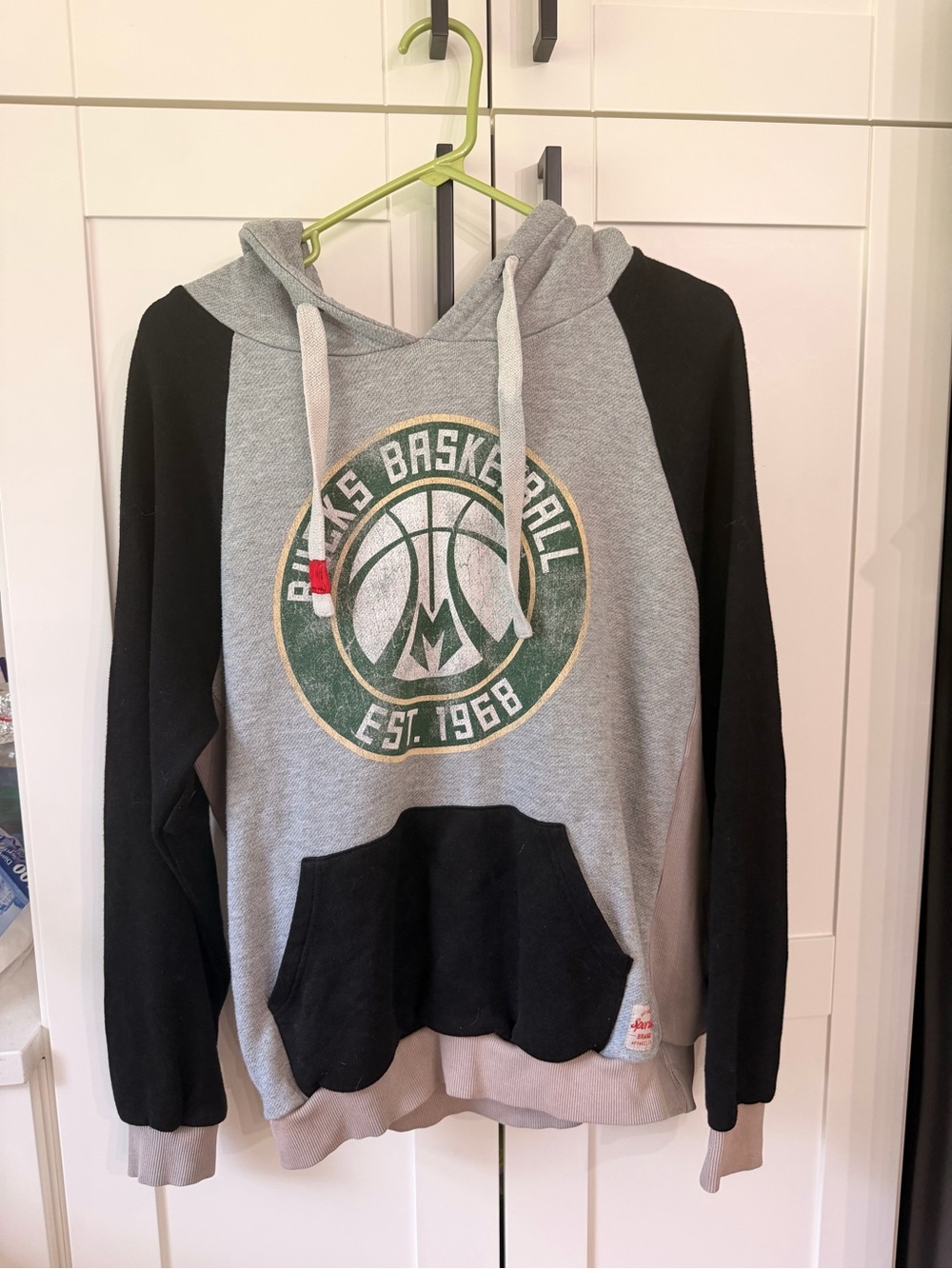 Vintage Style Milwaukee bucks  Basketball Hoodie